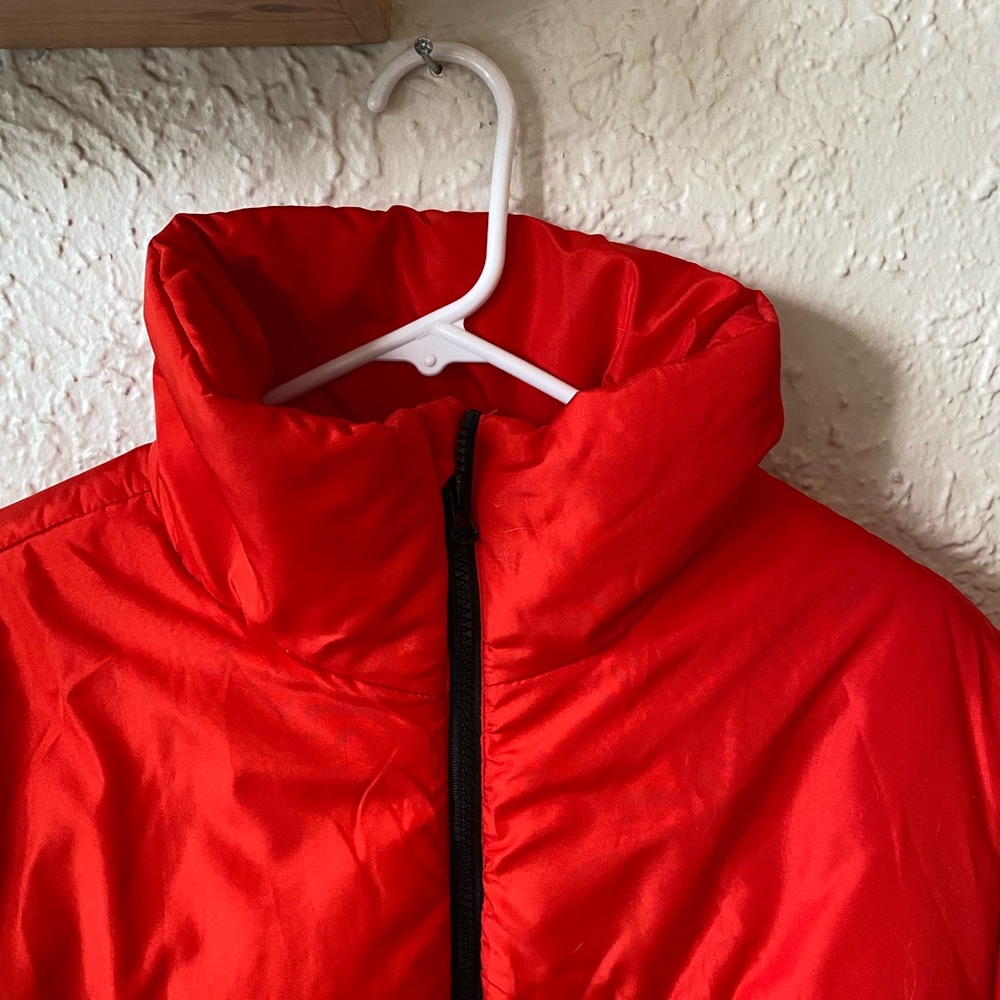 Red Puffer jacket Size Medium - Picture 6 of 6